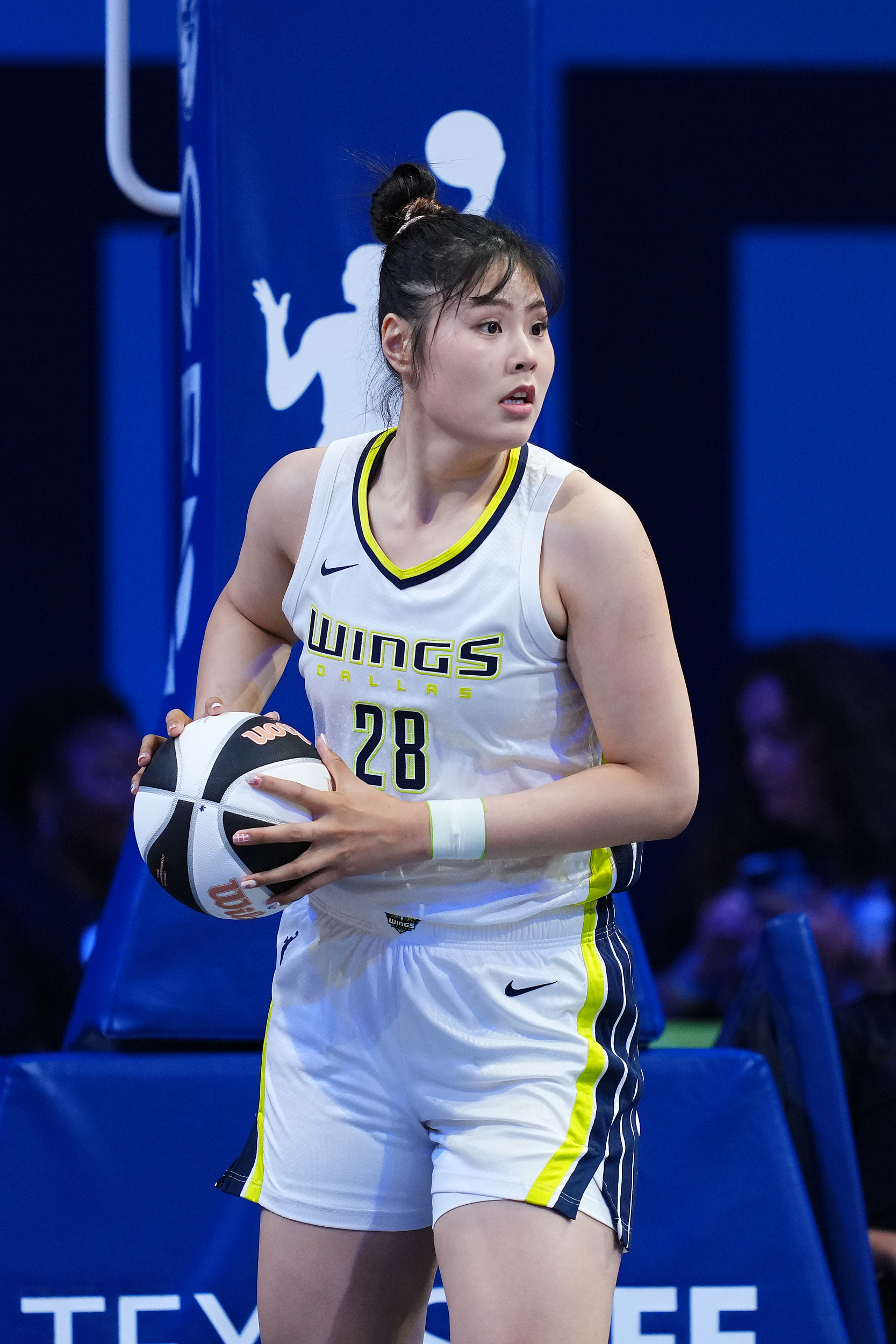 mk体育直播-飞翼主帅谈双塔战术：有意多往内线打，李月汝4个前场篮板很棒