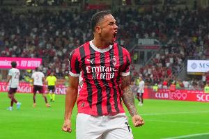 意天空:除了利兹联以外,穆里尼奥执教的费内巴切也有意奥卡福