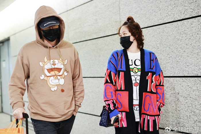 mk体育-身价7亿二婚娶师妹，刘翔爱旅游不创业不奢侈，女友是暗黑休闲风|吴莎|卡通|山河|卫衣|工装_新浪新闻