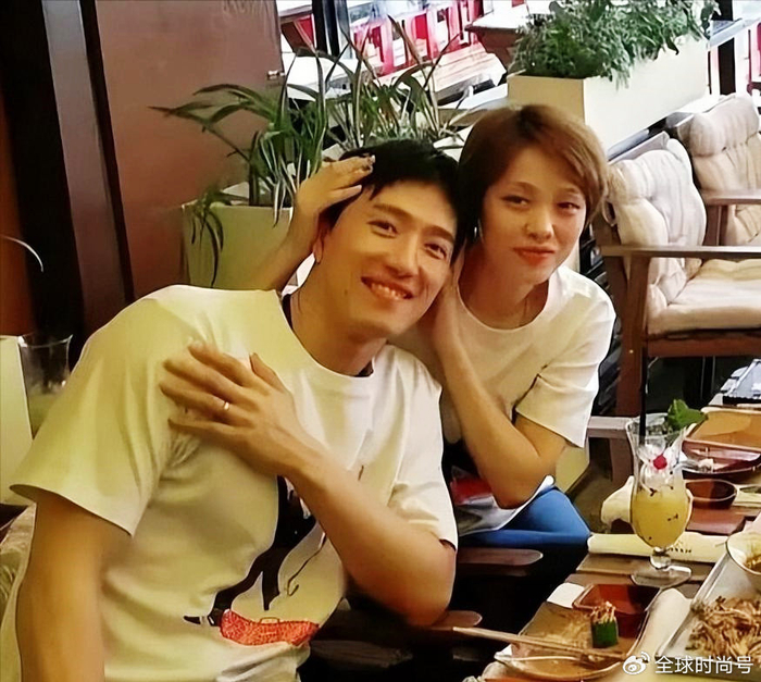 mk体育-身价7亿二婚娶师妹，刘翔爱旅游不创业不奢侈，女友是暗黑休闲风|吴莎|卡通|山河|卫衣|工装_新浪新闻