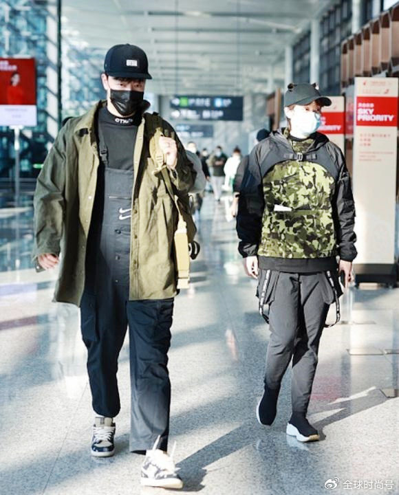 mk体育-身价7亿二婚娶师妹，刘翔爱旅游不创业不奢侈，女友是暗黑休闲风|吴莎|卡通|山河|卫衣|工装_新浪新闻