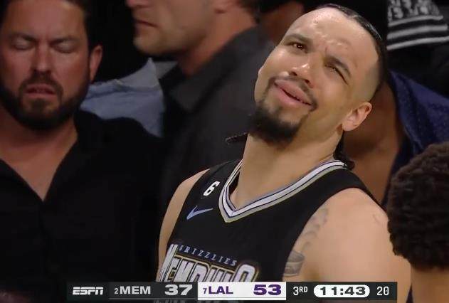 mk体育入口-狄龙袭裆重击詹姆斯 领二级恶意遭驱逐却满脸冤枉